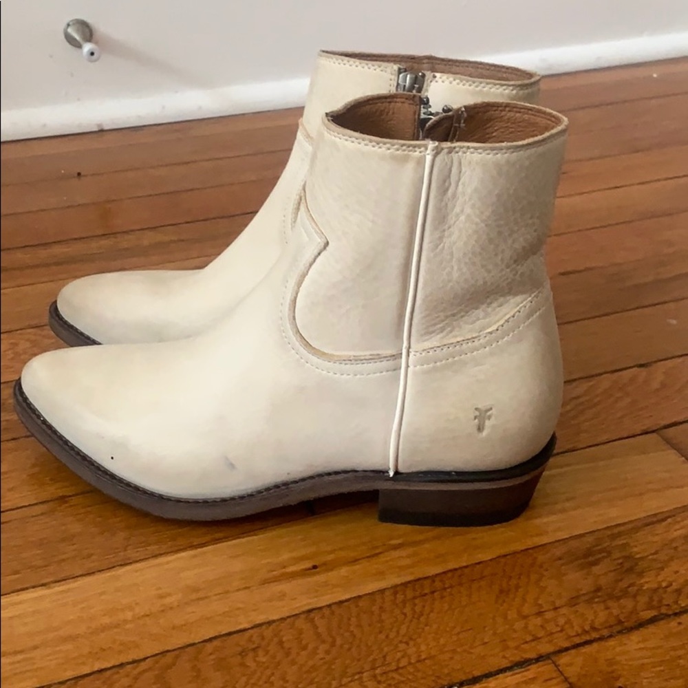 Frye Billy Short Inside Zip Booties